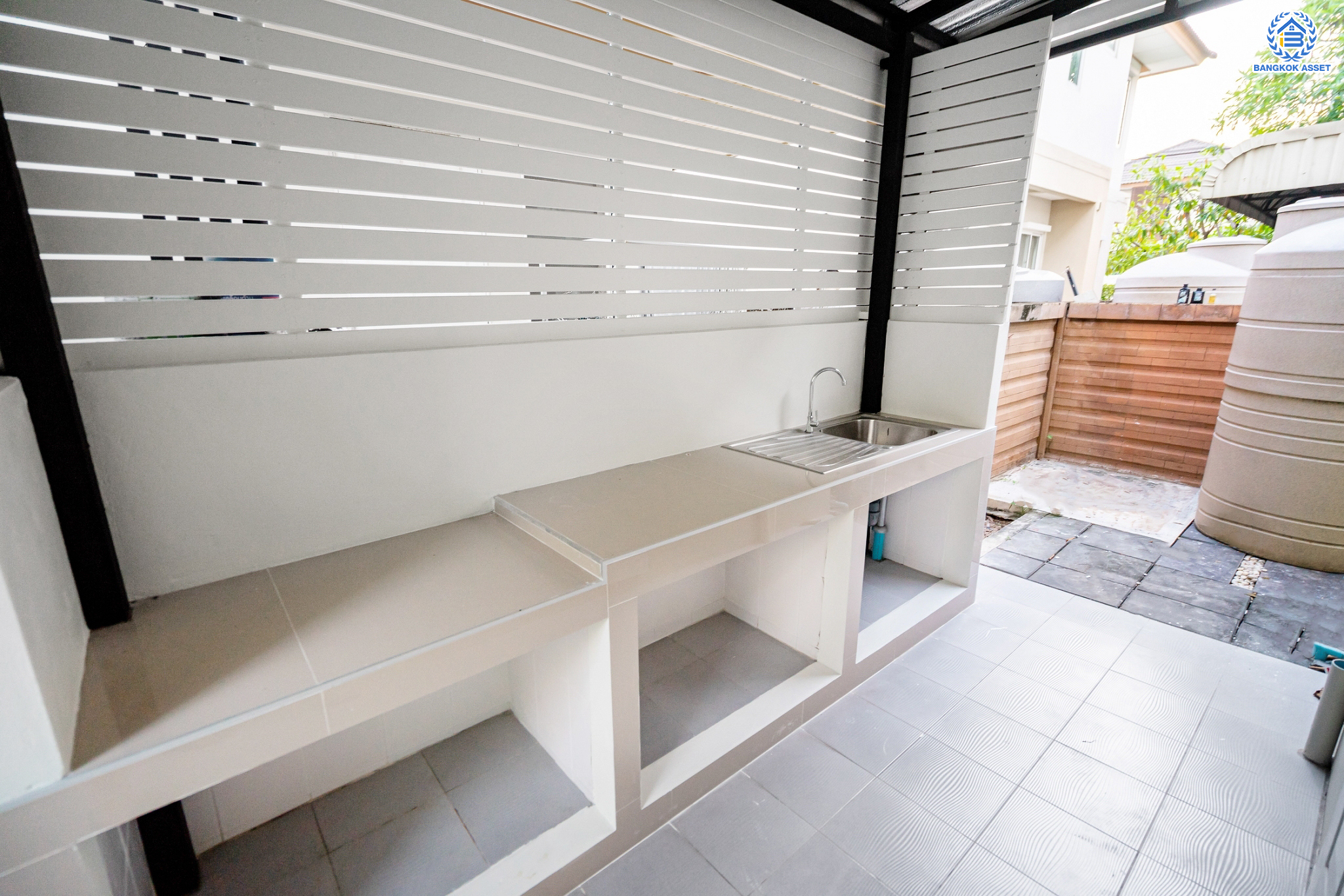 บ้านเดี่ยวมือสองนนทบุรี ม.ฮาบิเทีย ราชพฤกษ์-345 จากแบรนด์คุณภาพ Sansiri เนื้อที่ 50 ตร.ว. ฟังก์ชัน 3 ห้องนอน 2 ห้องน้ำ จอดรถได้ 2 คัน  บนทำเลติดถนนใหญ่345 พร้อมเชื่อมสู่ราชพฤกษ์, แจ้งวัฒนะ และติวานนท์ ฯลฯ ได้อย่างรวดเร็ว ใกล้ทางด่วน "ศรีสมาน" และรายล้อมด้วยสิ่งอำนวยความสะดวกครบ